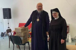 В канун Пасхи православный епископ посетил католический центр в Гомеле
