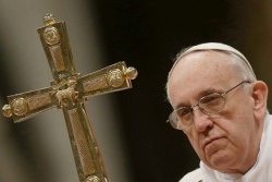 Папа: христианский крест - это не часть домашней обстановки