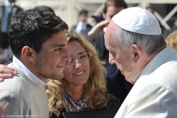 Папа: вернуть честь семьи и супружеству