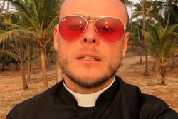 «Священник из Instagram» не имеет отношения к Католической церкви