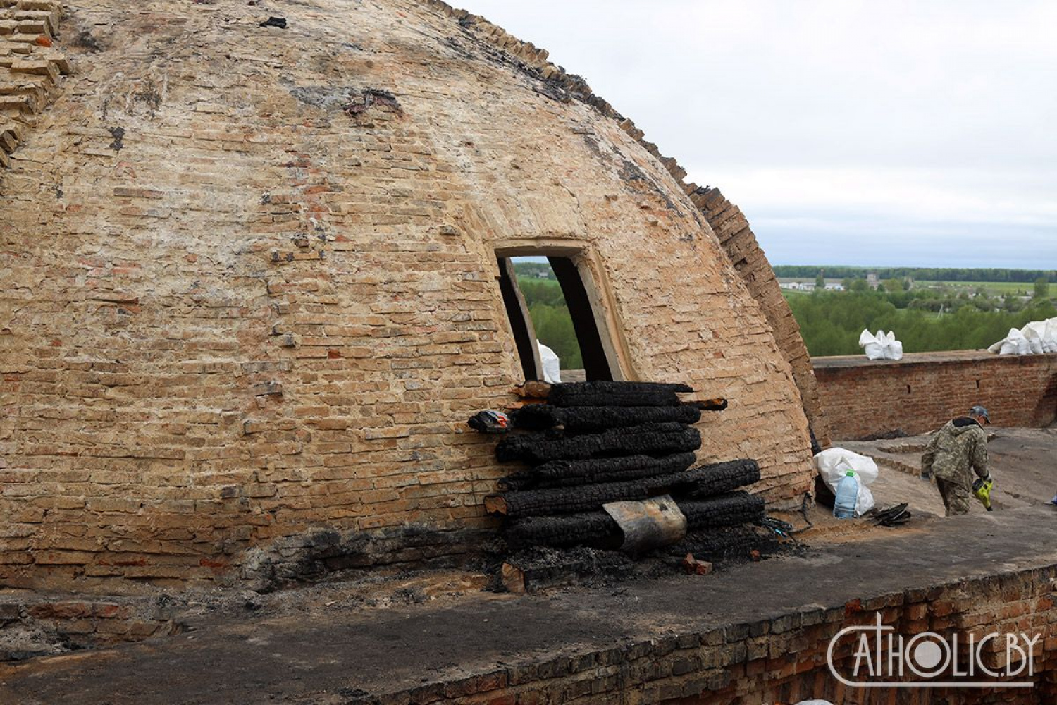 Почти 1 млн рублей и аварийный купол: что известно о состоянии костела в Будславе