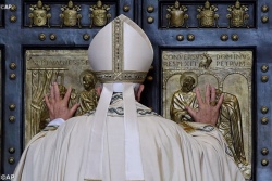 Папа открыл в Ватикане Святые Врата и Год Милосердия