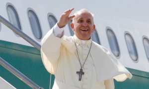 Папа Франциск из самолета приветствовал белорусский народ и президента