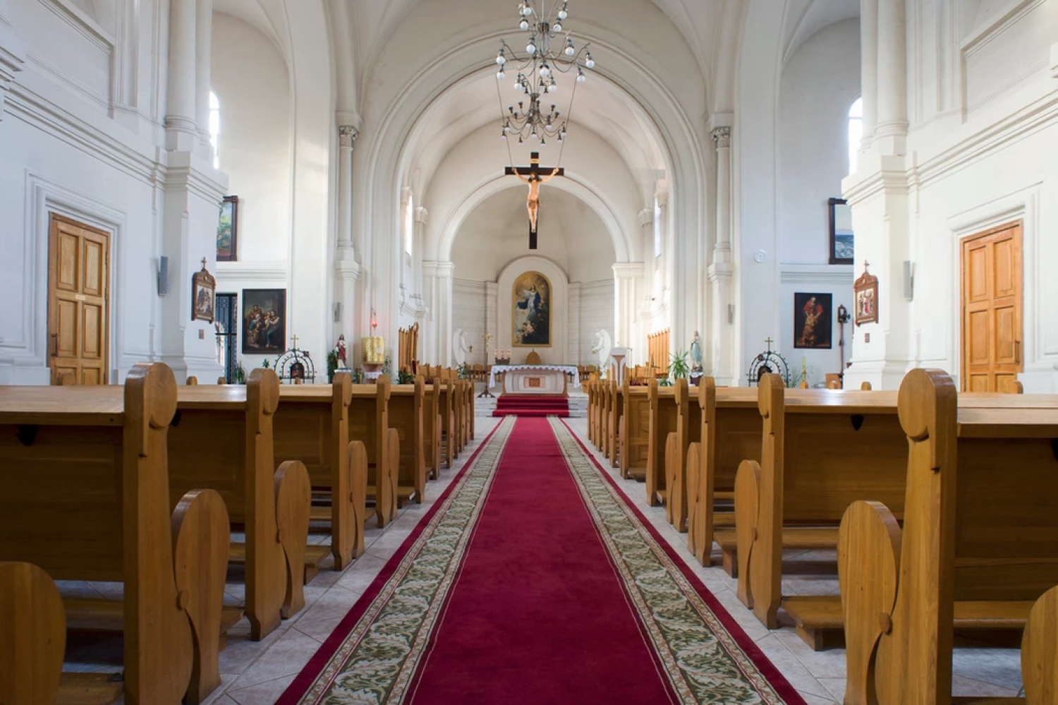 Мессы по-белорусски начали служить в соборе Санкт-Петербурга