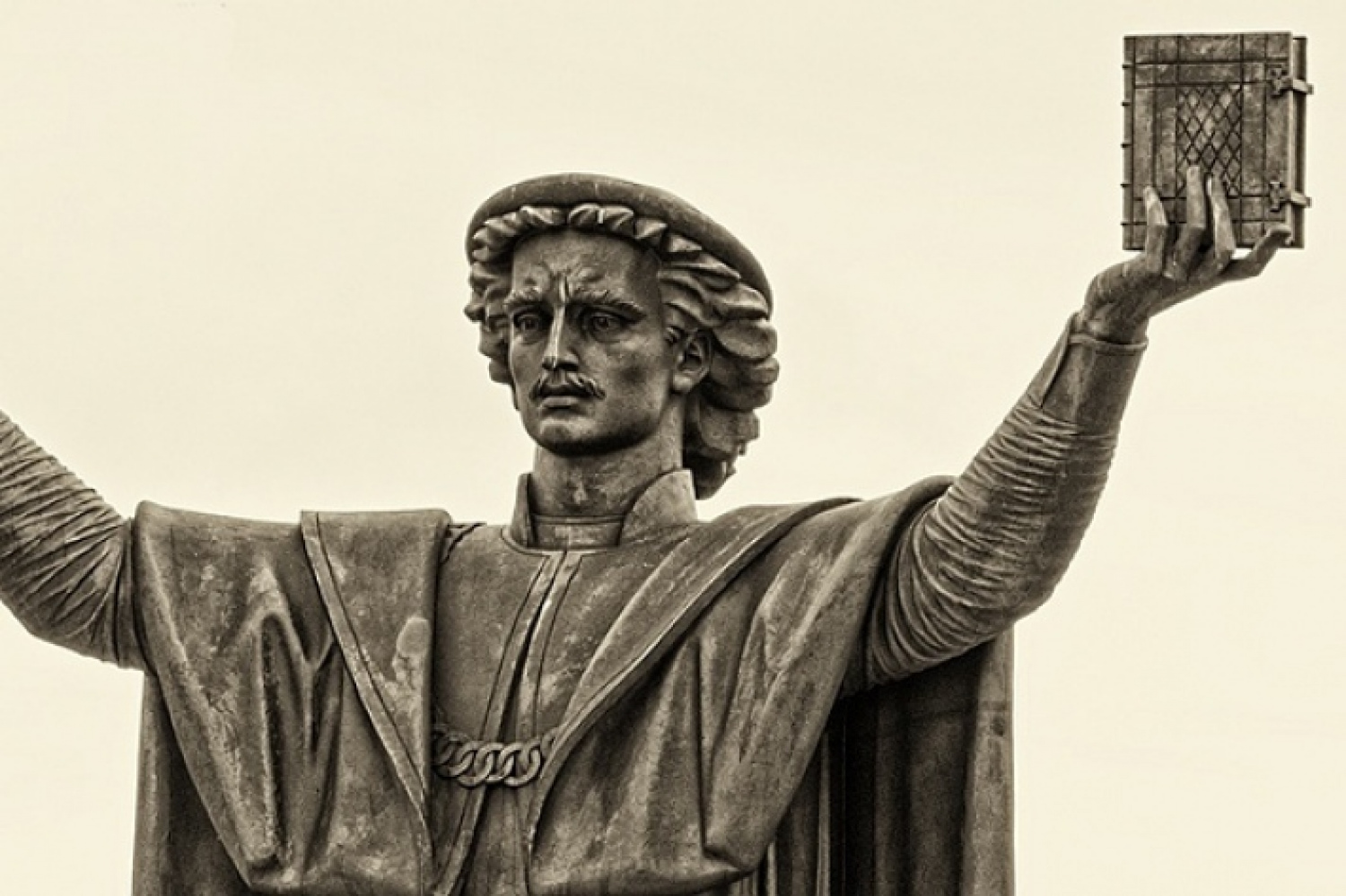 Почему Скорину не признают святым? В Беларуси и городах Европы отметили 500-летие его молитвенника
