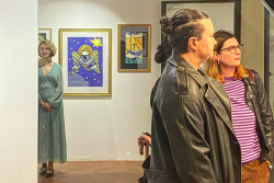 «Надежда без страха». Выставка картин беларусской верующей открылась в Италии