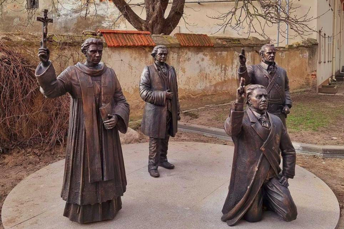 Памятник беларусскому герою Кастусю Калиновскому открыли в Вильнюсе