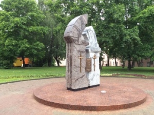 В Гродно открыли памятный знак на месте взорванной Фары Витовта