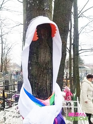 На дереве в Микашевичах люди узрели лик Богородицы - ЧУДО или ЯЗЫЧЕСТВО?