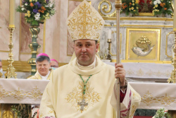 Новый католический митрополит вступил в должность в Минске: что он сказал