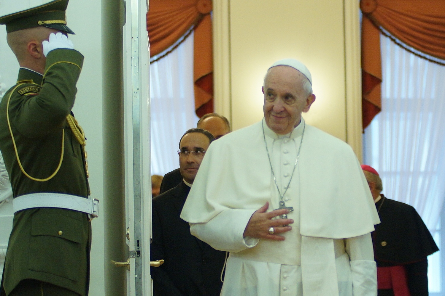Зеленский назвал Ватикан идеальным местом для встречи с Путиным и объяснил, почему