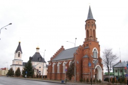 Каждую неделю храмы посещают менее 10% белорусов