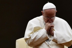 Папа молится весь месяц за прекращение торговли оружием
