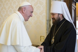 Папа принял в Ватикане представителя РПЦ