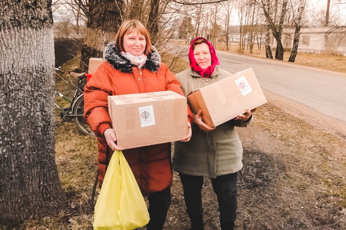 Caritas раздал нуждающимся в Беларуси сотни продуктовых наборов