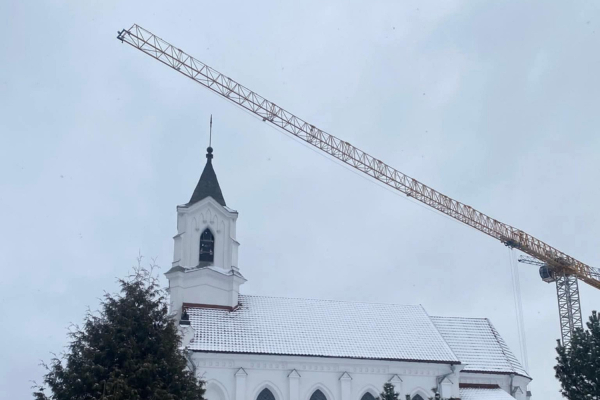 У костёла в центре Минска продолжается стройка. Отдали ли приходу найденные останки?