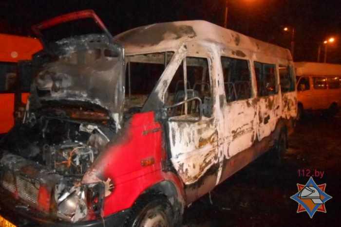 На остановке в Гомеле сгорело маршрутное такси