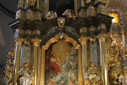 В костеле Гродно отреставрировали и освятили 300-летний алтарь