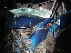 В Калинковичах водитель Nissan протаранил товарный поезд и погиб - ФОТО