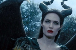 Анджелина Джоли попала в психбольницу после роли дьяволины