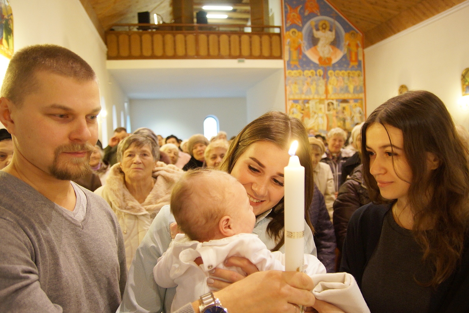 Семья православных и католиков крестила первенца в костеле [ФОТО]