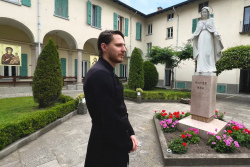 Какая зарплата у священников? Ответил батюшка из Беларуси, который живет в Италии