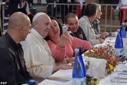Папа Франциск пообедал с бедными: «Мы все нуждаемся в Боге»