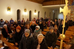 В костелах Беларуси проводят Крестный путь ради прощения надругательства над Крестом