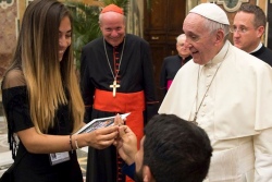 Венесуэльский политик сделал предложение девушке перед Папой Франциском