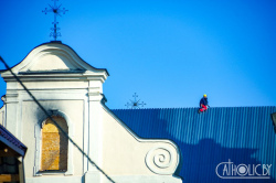 Костел в Будславе полностью накрыли временной крышей