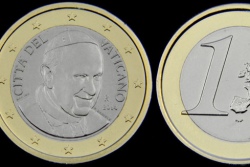 Папа попросил убрать свое изображение с евро