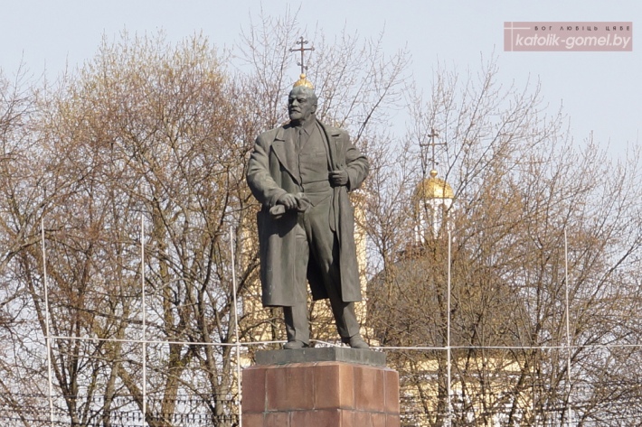 Священник: присутствие памятников Ленину оскорбляет чувства верующих