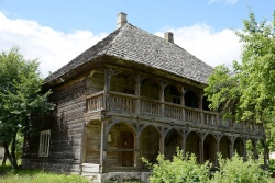 Древнейшее деревянное здание Беларуси открыли для туристов в Гродно