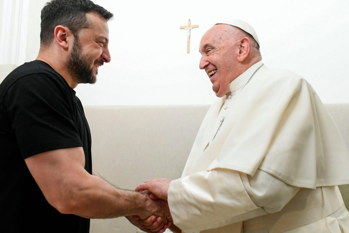 Папа Римский встретился с президентом Украины на G7 в Италии