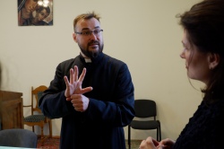 Исповедь и Месса на языке жестов: в Пинской епархии развивается пастырство глухих