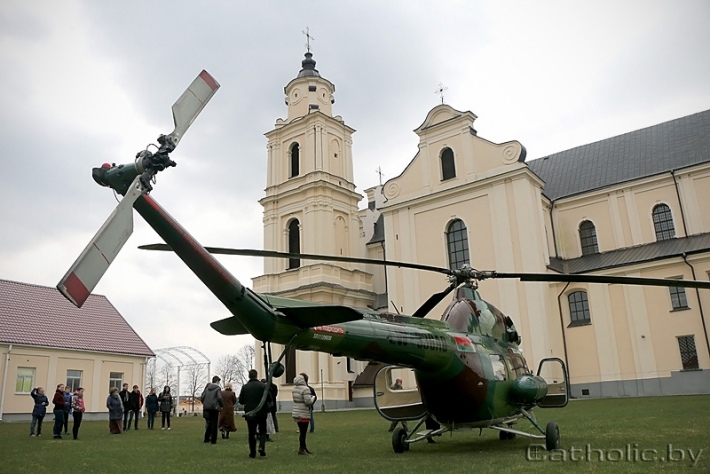 Католики организовали паломничество из Минска в Будслав на вертолете [фото]