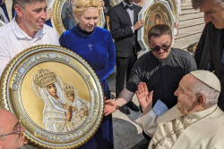 В Ватикан доставили иконы из Беларуси – их благословил Папа Римский