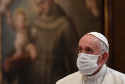 Папа Римский принял "моральное решение" привиться от СOVID-19
