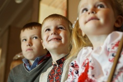 Белорусскоязычная «ёлка» в Гомеле собрала 30 детей [ФОТО]