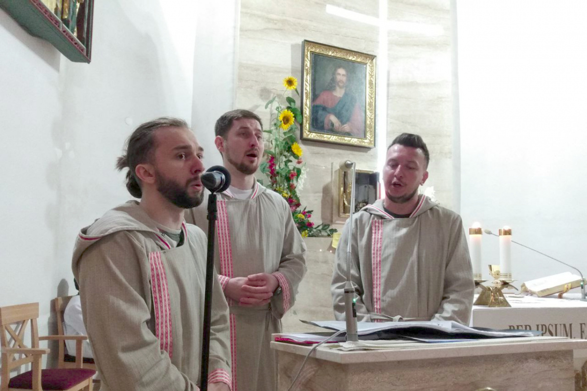 От «Купалинки» до Ave Maria: мужская группа из Беларуси дает концерты в Польше