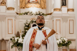 Священник ответил на критику по реставрации костела в Жупранах