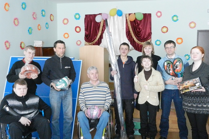 Гомельское отделение «Каритас» подарило спортинвентарь Белорусскому обществу инвалидов Хойникского района