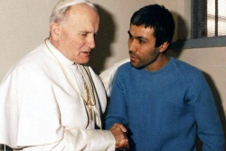 Несостоявшийся убийца Иоанна Павла II хочет быть священником
