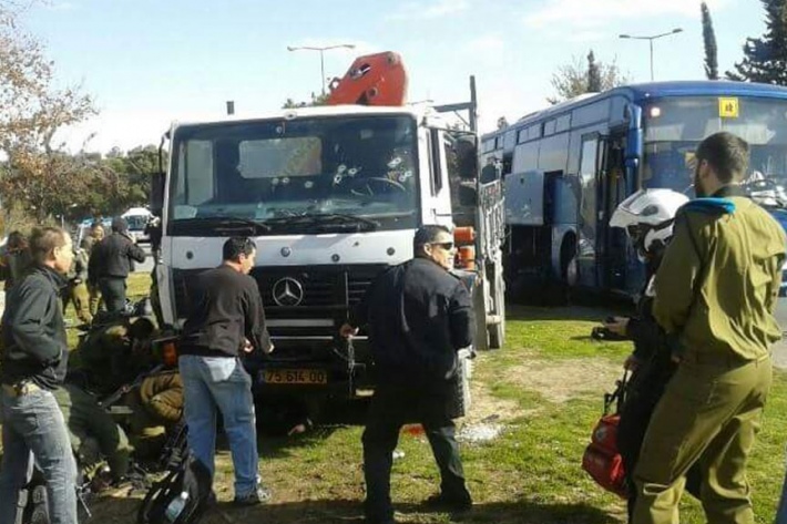 Теракт в Иерусалиме: грузовик въехал в толпу людей