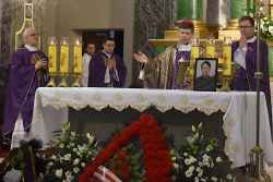 Епископ в Киеве возглавил Мессу по погибшему белорусскому добровольцу