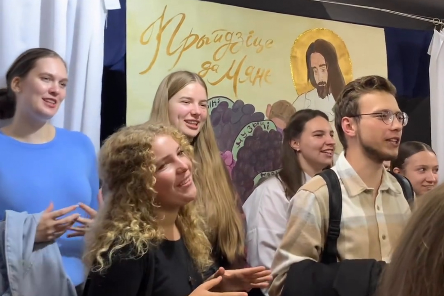 Танцы, викторины, молитва: в Минске прошла встреча католической молодежи