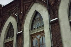 Снег с крыши костёла в Бобруйске упал на авто – и это не вина прихода