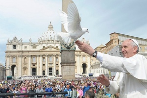 Видео: Папа Франциск благословил 20 тысяч влюбленных и пожелал не бояться вступать в брак