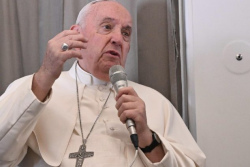 Папа Рымскі: "Увесь свет знаходзіцца ў стане вайны і самаразбурэння"