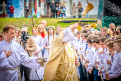 Рекордное количество детей примет Первое Причастие в минском кафедральном костеле